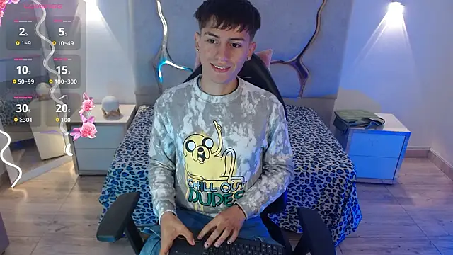 Snapshot of EVAN_TAY chatting on February 2026 03:05:01 AM EVAN TAY online show from February 2026 03:05:01 AM