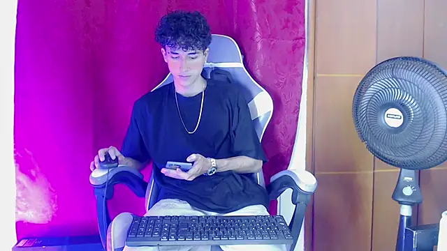 Johnny cagee  online show from February 2026 11:35:01 PM