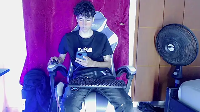 Johnny cagee  online show from February 2026 11:24:01 PM