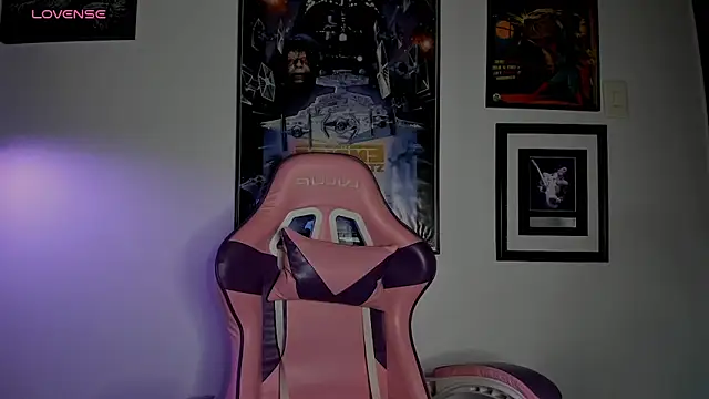 Snapshot of luckylaura chatting on February 2026 01:36:02 AM luckylaura online show from February 2026 01:36:02 AM