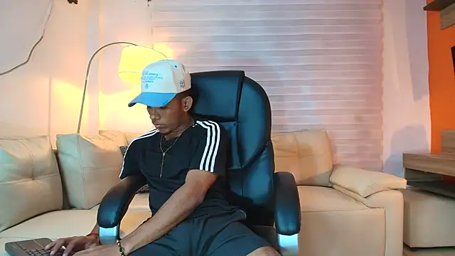 ricky spensar23cm  online show from April 2026 12:58:02 AM