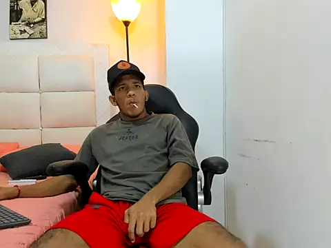 Snapshot of ricky_spensar23cm_ chatting on February 2026 02:13:01 AM ricky spensar23cm online show from February 2026 02:13:01 AM