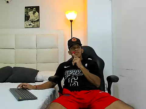 Snapshot of ricky_spensar23cm_ chatting on February 2026 02:13:01 AM ricky spensar23cm online show from February 2026 02:13:01 AM