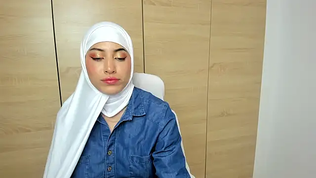 LAY LA  online show from February 2026 09:04:01 PM