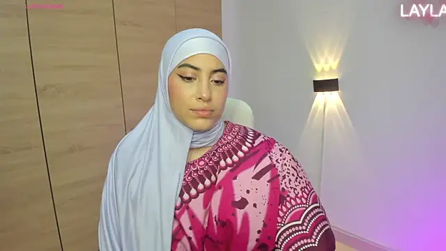 LAY LA  online show from April 2026 10:16:01 PM