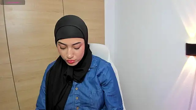 LAY LA  online show from February 2026 10:10:02 PM