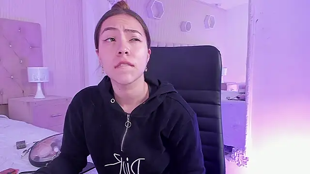 lizzyrossie online show from February 2026 02:13:02 PM