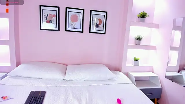 Sophia Salem online show from February 2026 12:13:02 PM