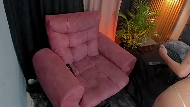 Snapshot of luna_sunflower__ chatting on February 2026 06:18:02 PM luna sunflower online show from February 2026 06:18:02 PM