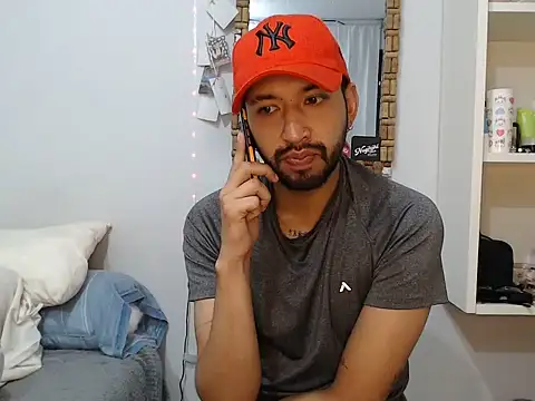 thomass1018 online show from May 2026 04:19:02 AM