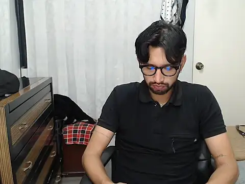 thomass1018 online show from May 2026 04:40:01 AM