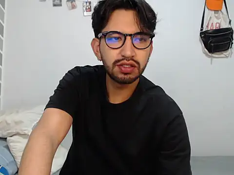 thomass1018 online show from June 2026 05:04:02 AM