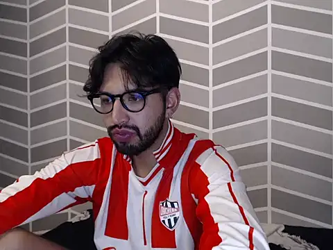 thomass1018 online show from June 2026 05:12:01 AM