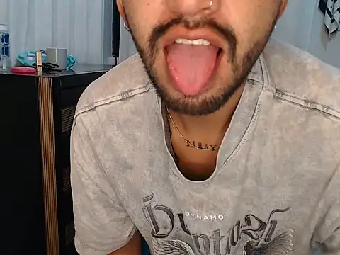 thomass1018 online show from May 2026 04:06:02 PM