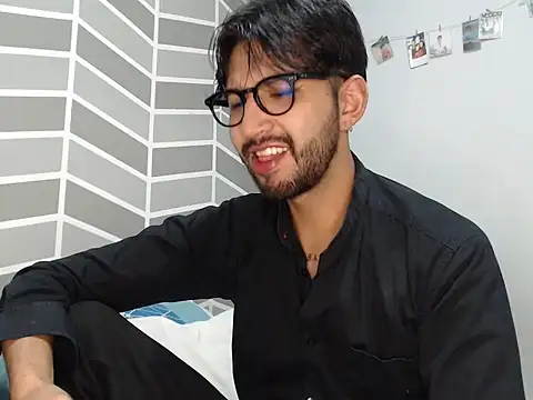 thomass1018 online show from June 2026 03:39:02 AM