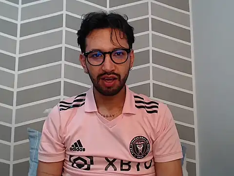thomass1018 online show from May 2026 05:38:02 AM