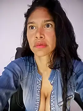 Snapshot of _aish_a chatting on February 2026 12:05:01 PM aish a online show from February 2026 12:05:01 PM