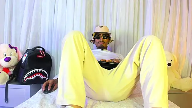 Snapshot of Rpoolrboy chatting on April 2026 04:19:01 AM Rpoolrboy online show from April 2026 04:19:01 AM