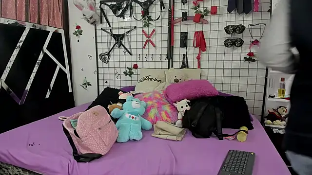 Snapshot of playful-girls chatting on February 2026 01:22:01 PM playful-girls online show from February 2026 01:22:01 PM