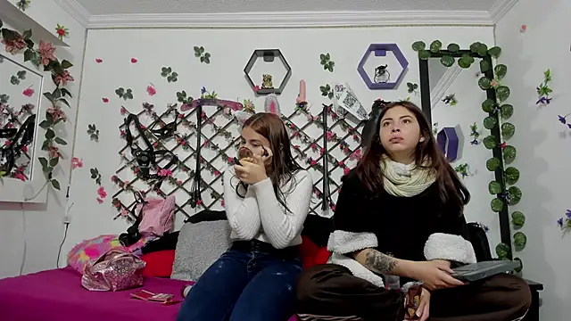 Snapshot of playful-girls chatting on February 2026 12:34:02 PM playful-girls online show from February 2026 12:34:02 PM