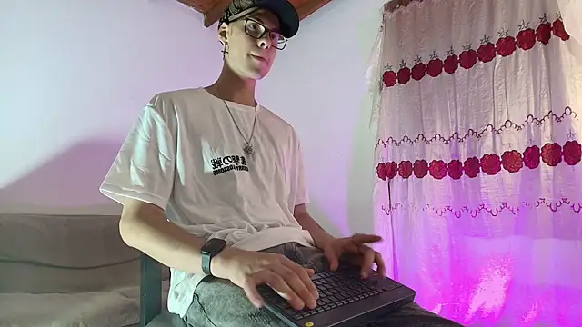 Snapshot of Vlad__night chatting on June 2026 03:37:01 AM Vlad night online show from June 2026 03:37:01 AM