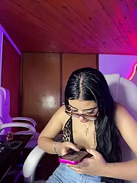 Snapshot of Violetta_pinkk1 chatting on February 2026 04:23:02 AM Violetta pinkk1 online show from February 2026 04:23:02 AM