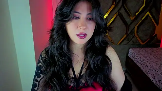 Snapshot of Luvienne chatting on February 2026 07:24:01 PM Luvienne online show from February 2026 07:24:01 PM