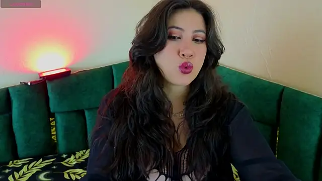 Luvienne online show from April 2026 07:14:01 PM