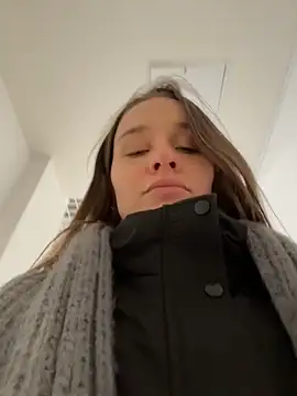 Snapshot of KishaMur chatting on March 2026 06:43:02 AM KishaMur online show from March 2026 06:43:02 AM