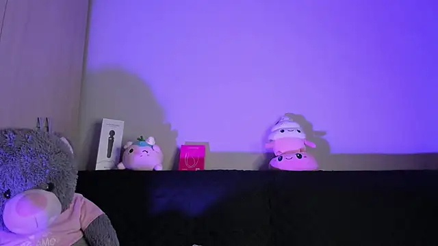 Snapshot of ViolettM chatting on February 2026 01:49:02 AM ViolettM online show from February 2026 01:49:02 AM