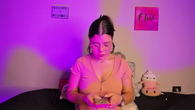 ViolettM online show from March 2026 04:05:02 AM