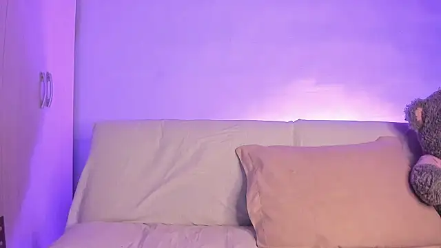 Snapshot of ViolettM chatting on February 2026 03:38:02 AM ViolettM online show from February 2026 03:38:02 AM