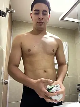 Maximuz1920 online show from February 2026 06:40:02 PM