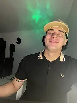 Maximuz1920 online show from May 2026 06:23:03 AM