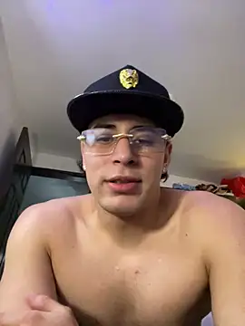 Maximuz1920 online show from April 2026 08:59:01 PM