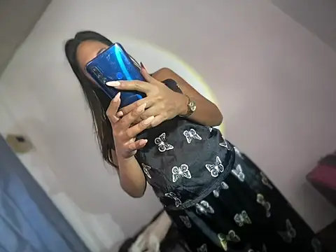 Snapshot of thebrownskingirl25 chatting on February 2026 12:44:02 AM thebrownskingirl25 online show from February 2026 12:44:02 AM