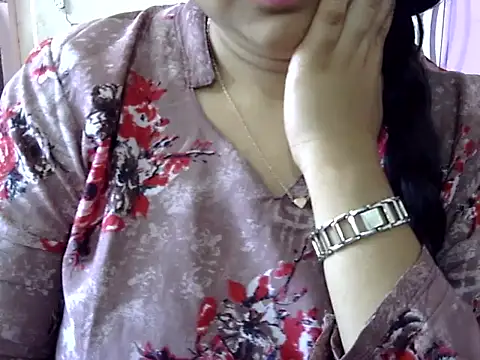 Cute Aliyaa online show from March 2026 08:25:01 AM