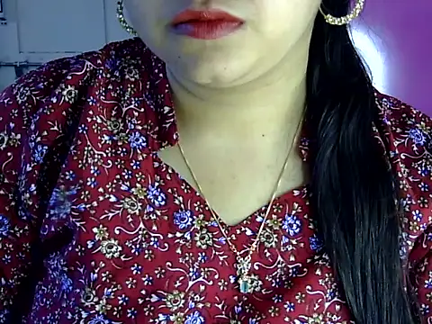 Snapshot of Cute_Aliyaa chatting on July 2026 11:32:01 AM Cute Aliyaa online show from July 2026 11:32:01 AM