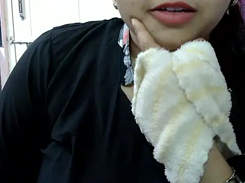 Snapshot of Cute_Aliyaa chatting on April 2026 12:56:01 PM Cute Aliyaa online show from April 2026 12:56:01 PM