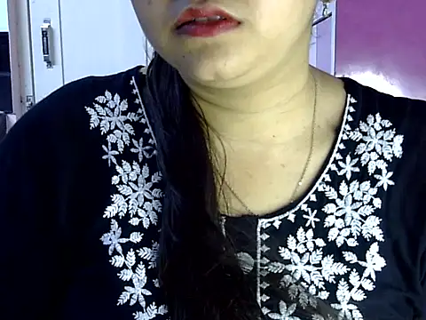 Snapshot of Cute_Aliyaa chatting on May 2026 01:20:01 PM Cute Aliyaa online show from May 2026 01:20:01 PM