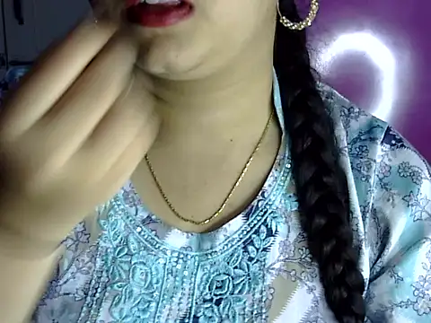 Snapshot of Cute_Aliyaa chatting on July 2026 01:43:01 PM Cute Aliyaa online show from July 2026 01:43:01 PM