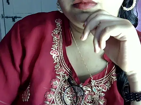 Snapshot of Cute_Aliyaa chatting on July 2026 01:28:01 PM Cute Aliyaa online show from July 2026 01:28:01 PM