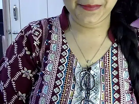 Snapshot of Cute_Aliyaa chatting on May 2026 12:33:01 PM Cute Aliyaa online show from May 2026 12:33:01 PM
