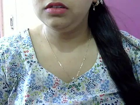 Cute Aliyaa online show from April 2026 07:55:01 AM