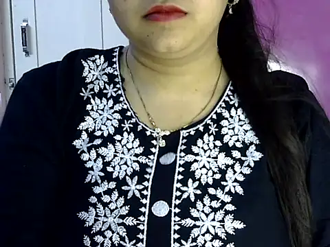 Snapshot of Cute_Aliyaa chatting on May 2026 01:52:02 PM Cute Aliyaa online show from May 2026 01:52:02 PM