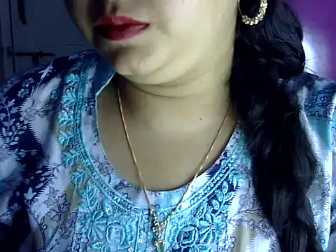 Snapshot of Cute_Aliyaa chatting on July 2026 01:48:02 PM Cute Aliyaa online show from July 2026 01:48:02 PM