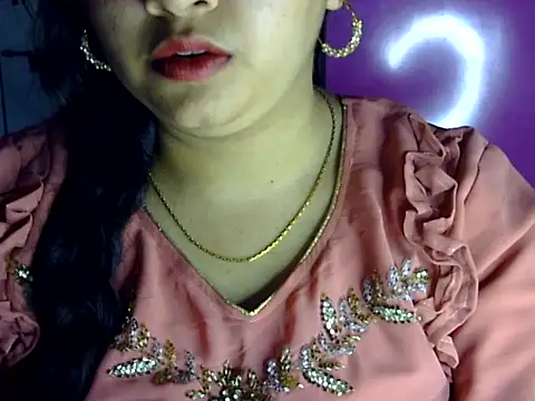 Snapshot of Cute_Aliyaa chatting on July 2026 01:33:01 PM Cute Aliyaa online show from July 2026 01:33:01 PM