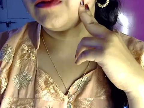 Snapshot of Cute_Aliyaa chatting on July 2026 01:00:02 PM Cute Aliyaa online show from July 2026 01:00:02 PM