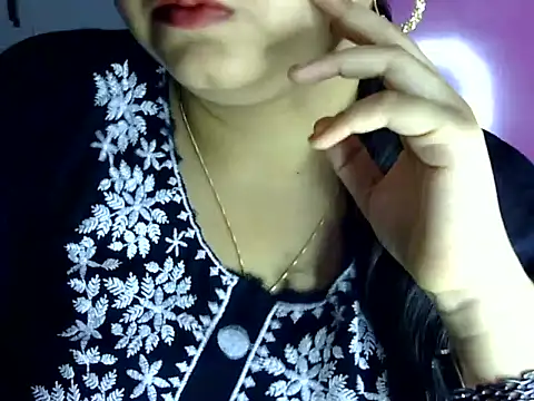 Snapshot of Cute_Aliyaa chatting on June 2026 01:55:02 PM Cute Aliyaa online show from June 2026 01:55:02 PM