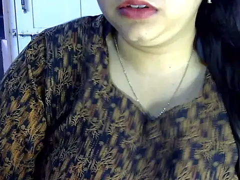 Snapshot of Cute_Aliyaa chatting on June 2026 02:33:01 PM Cute Aliyaa online show from June 2026 02:33:01 PM